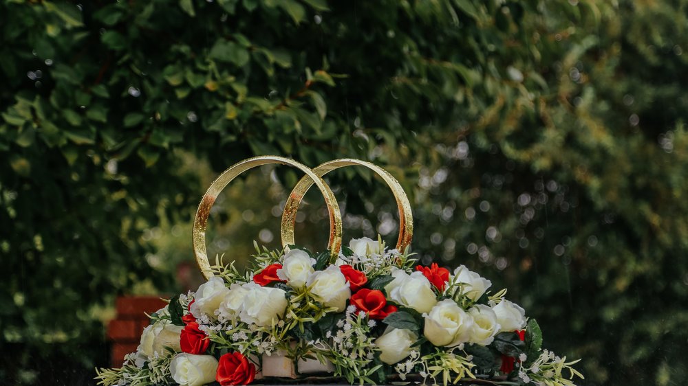 blumenschmuck auto hochzeit vintage